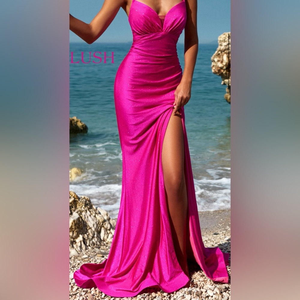 Selling this BLUSH size 00 dress. Fits like a 2. $300 OBO